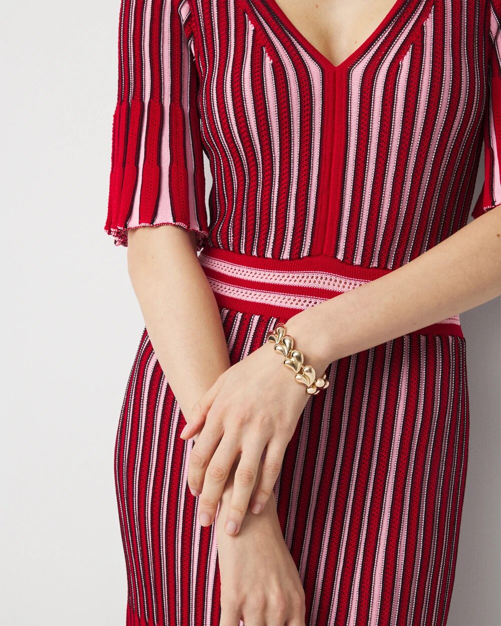 WHBM_BR20Gld20Sculpted20Heart_570404470_TAN000932_OF_MAIN-1.jpeg