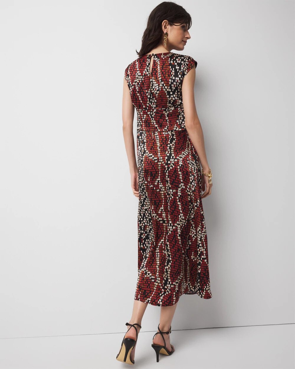 WHBM_CS20Flutter20Midi_570391434_BLK006745_OF_ALT203-1.jpeg