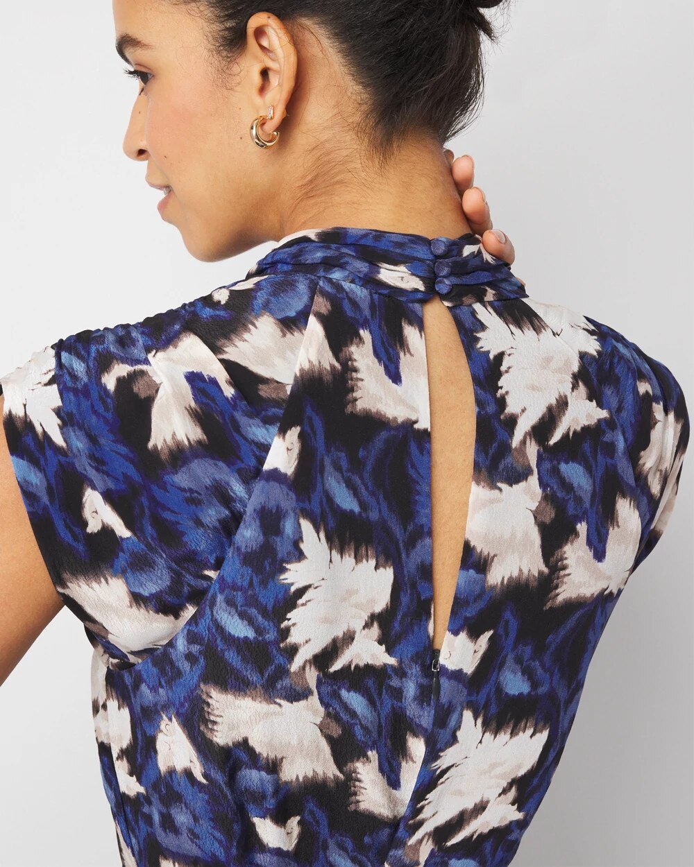 WHBM_CS20Wrap20Midi_570379374_BLU006490_OF_ALT202.jpeg