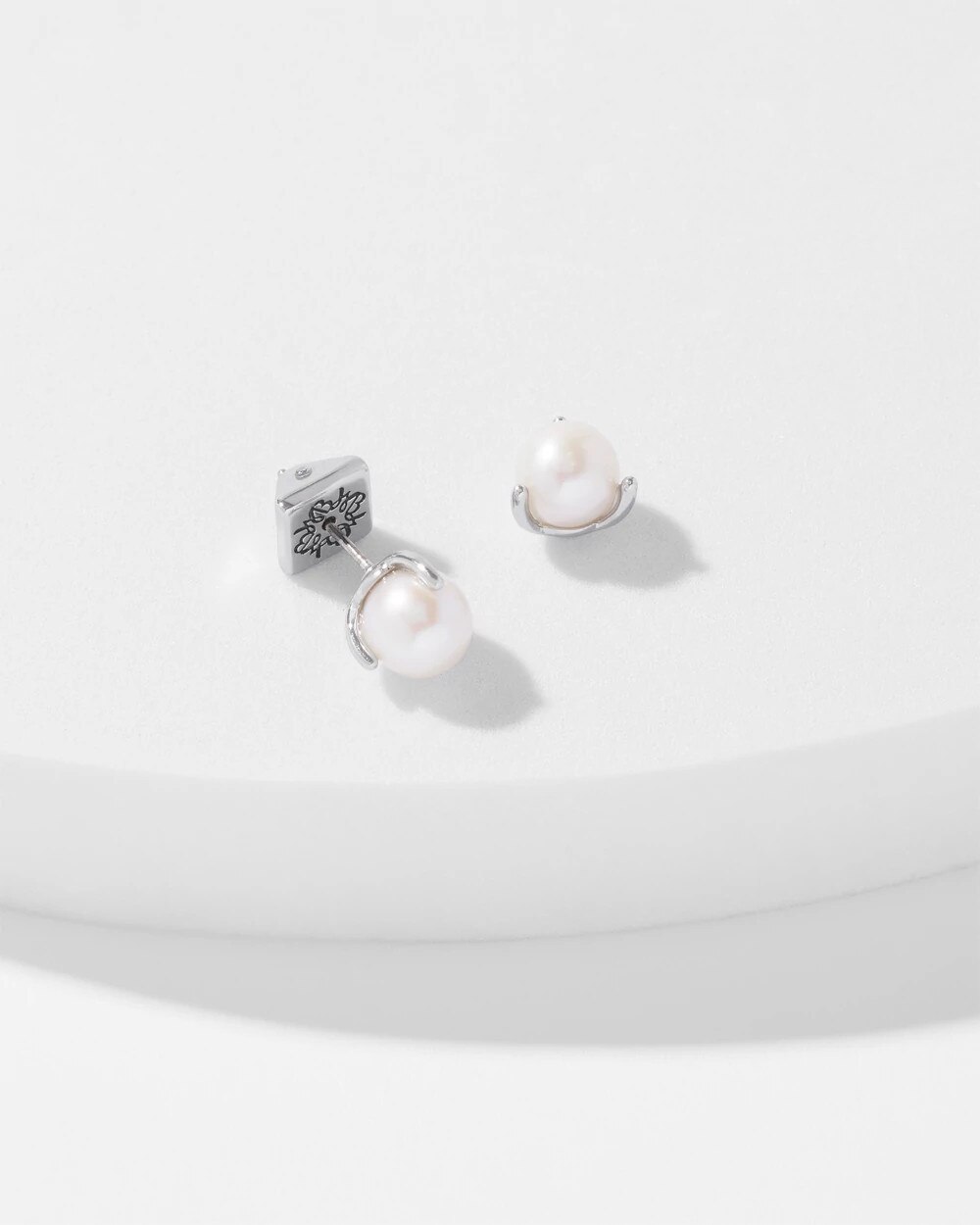 WHBM_ER2010MM20Pearl20Stud_570336066_TAN001111_TT_ALT201.jpeg