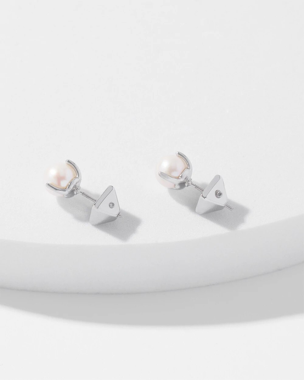 WHBM_ER2010MM20Pearl20Stud_570336066_TAN001111_TT_ALT202.jpeg