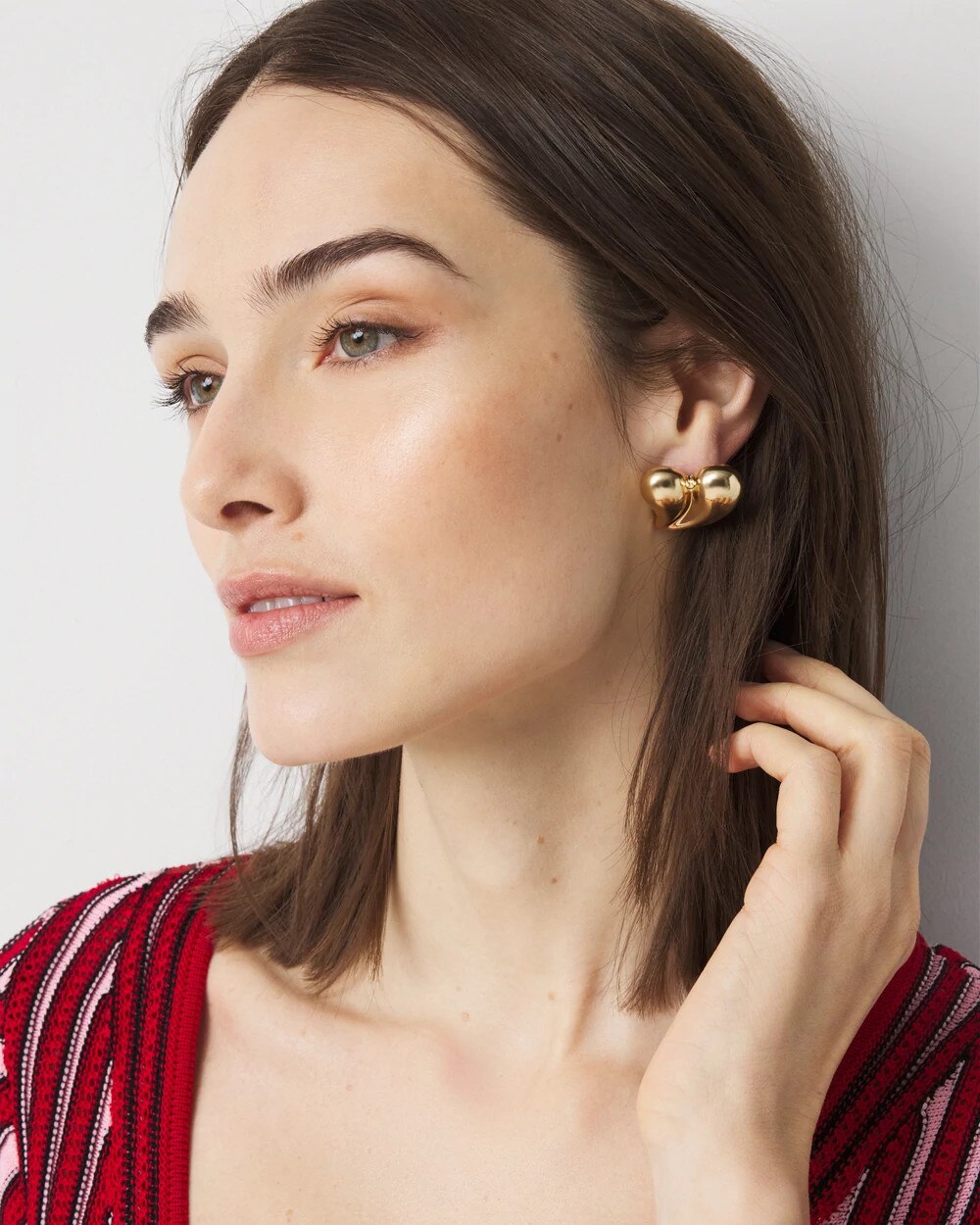 WHBM_ER20Gld20Sculp20Heart20Stud_570404468_TAN000932_OF_MAIN-1.jpeg