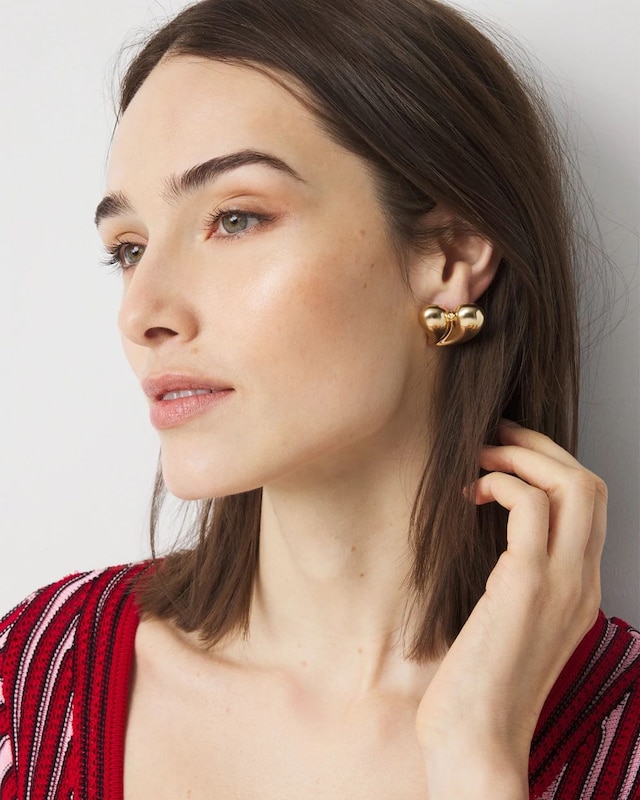 WHBM_ER20Gld20Sculp20Heart20Stud_570404468_TAN000932_OF_MAIN.jpeg