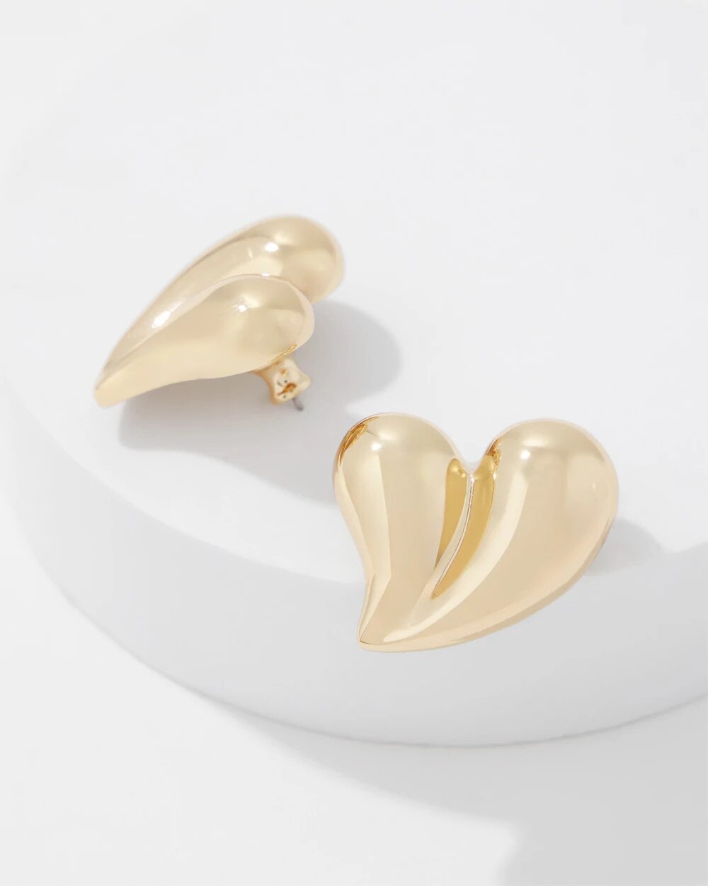 WHBM_ER20Gld20Sculp20Heart20Stud_570404468_TAN000932_TT_ALT201.jpeg