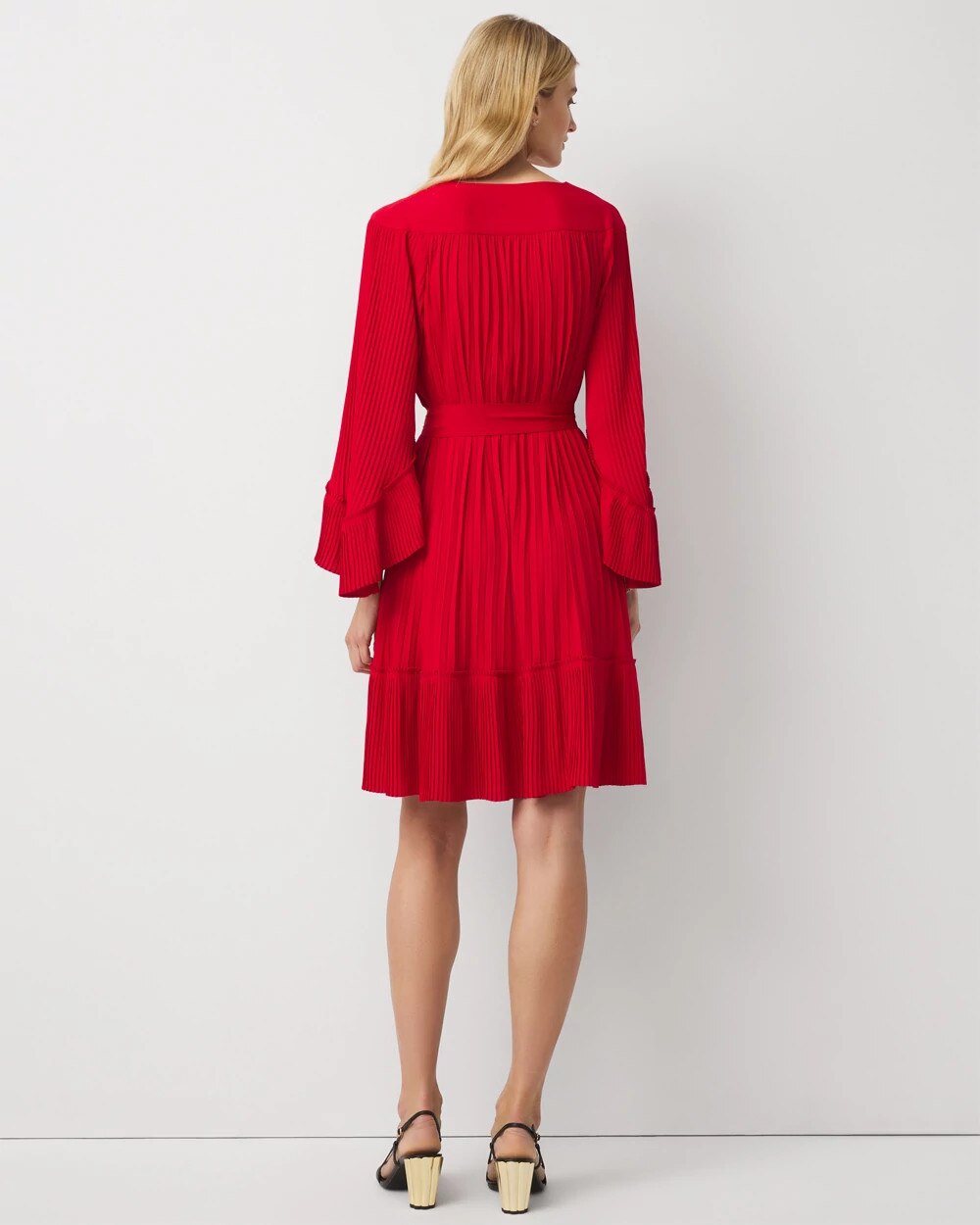 WHBM_LS20A-Line20Pleated20Mini_570404236_RED007201_OF_ALT203.jpeg
