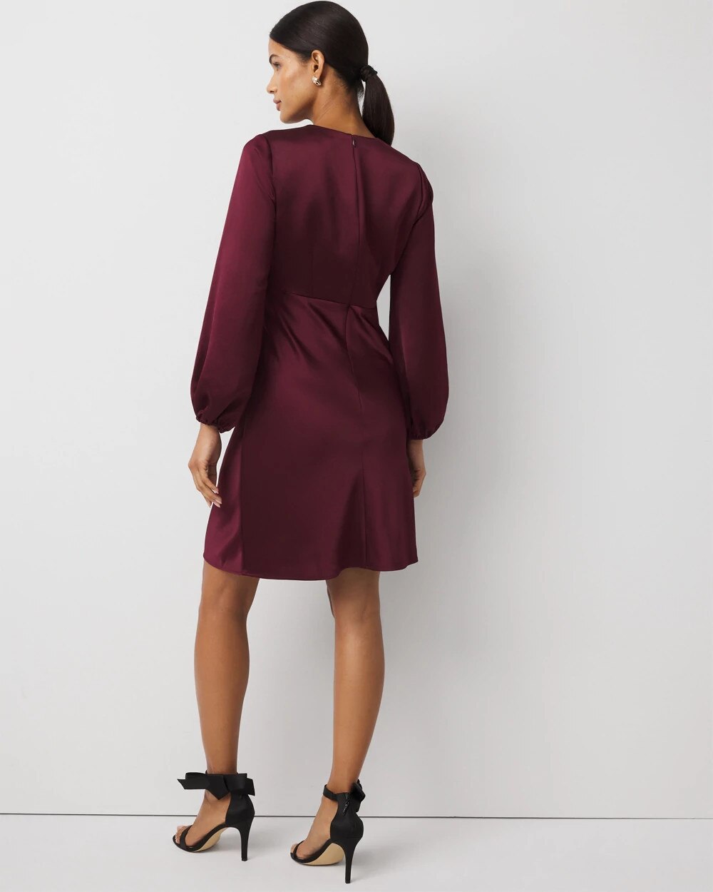 WHBM_LS20Plunge20Nk20Mini_570400711_RED006838_OF_ALT203-1.jpeg