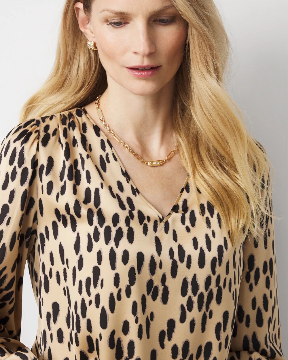 WHBM_LS20Vnk20Satin20Blouse_570404816_NEU007351_OF_ALT202.jpeg