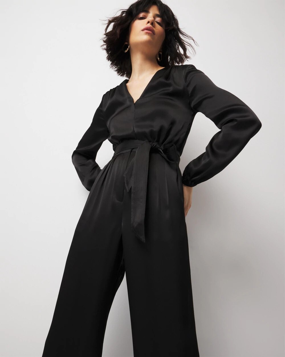 WHBM_LS20Vnk20Satin20Jumpsuit_570385389_BLK000001_OF_ALT201.jpeg