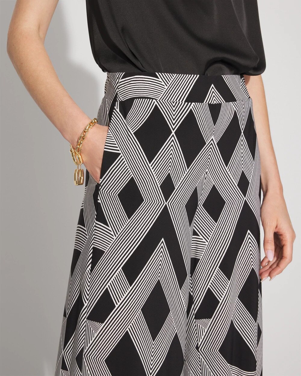 WHBM_MJ20Printed20Wide20Leg_570393465_BLK006880_OF_ALT202.jpeg