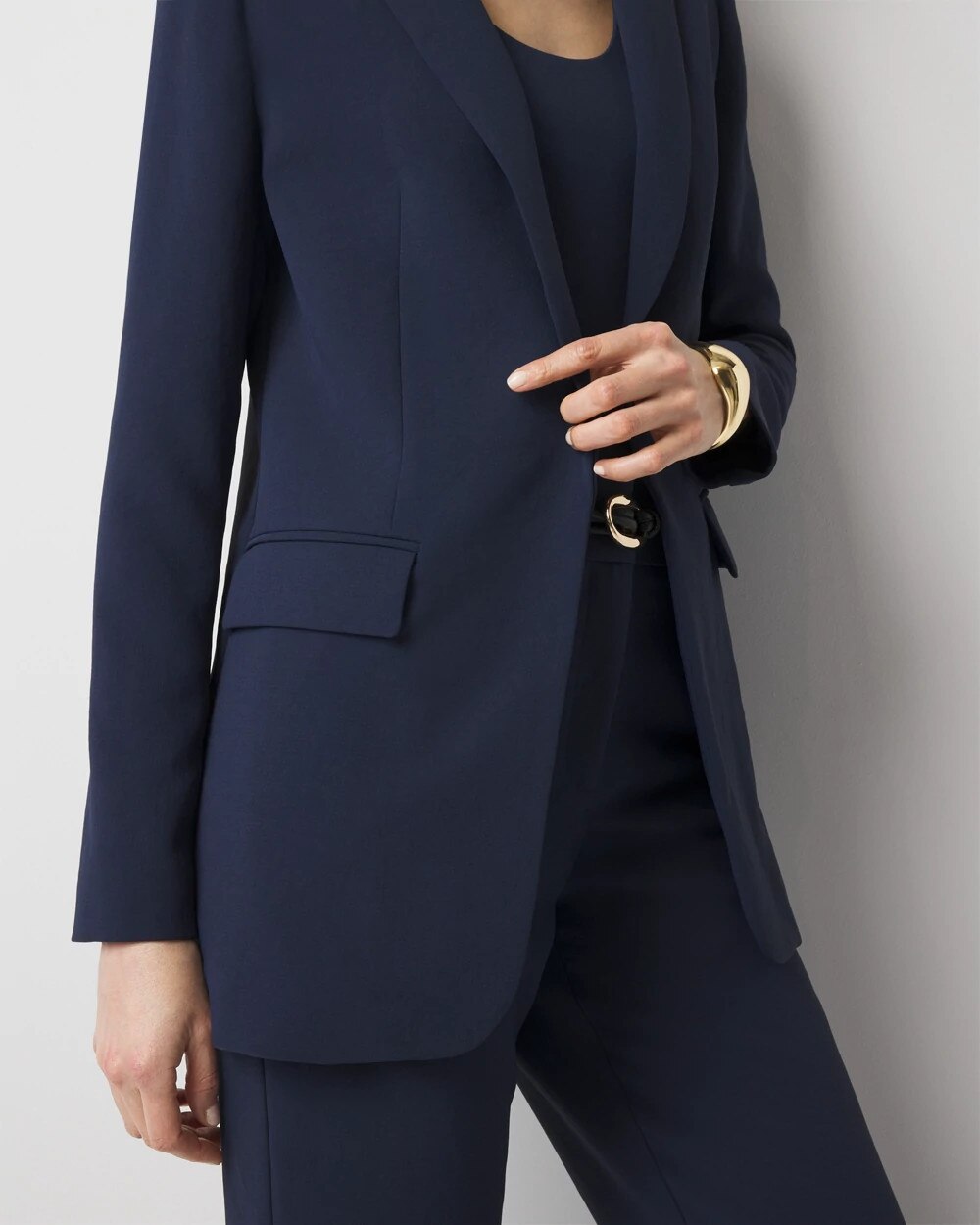 WHBM_Open20Front20Crepe20Blazer_570387967_BLU001526_OF_ALT202.jpeg