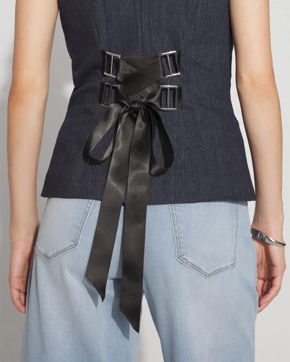 WHBM_SL20Barcelona20Vnk20Vest_570393382_BLU006648_OF_ALT202.jpeg