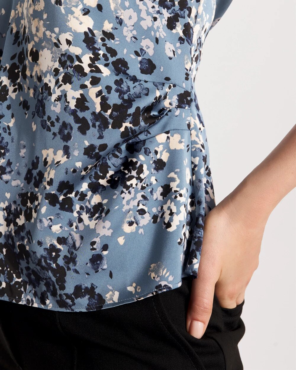 WHBM_SL20Satin20Vnk20Shell_570397750_BLU007113_OF_ALT202.jpeg