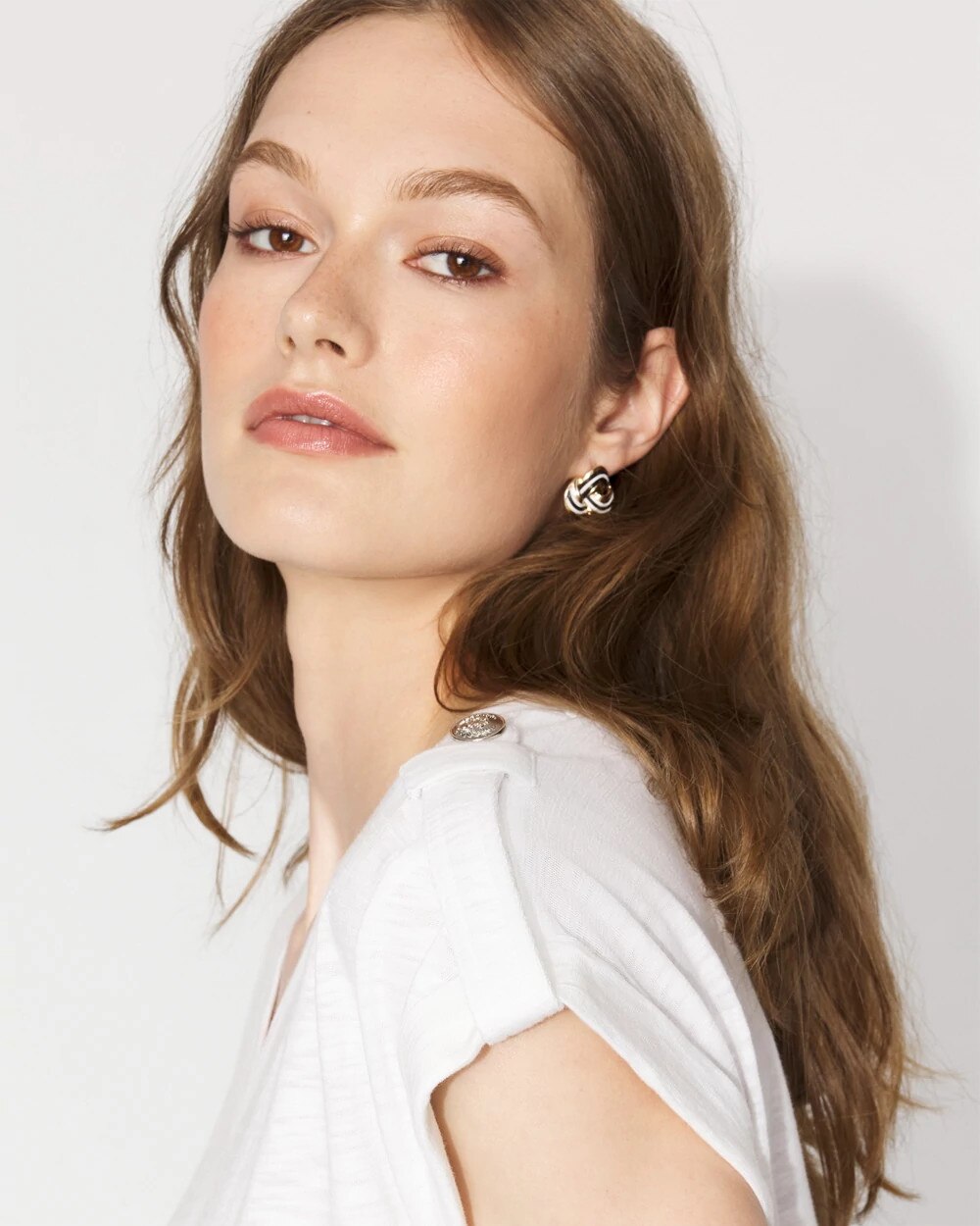 WHBM_SS20Btn20Shdlr20Tee_570401588_WHT000100_OF_ALT202-1.jpeg