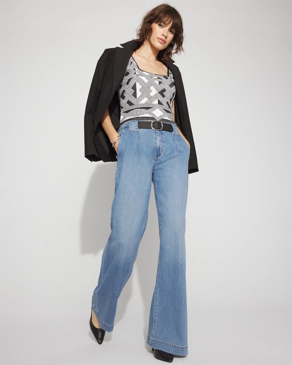 WHBM_WHBMFORME20BW20Cap20Slv20Tank_570394041_IVO007071_OF_ALT201.jpeg