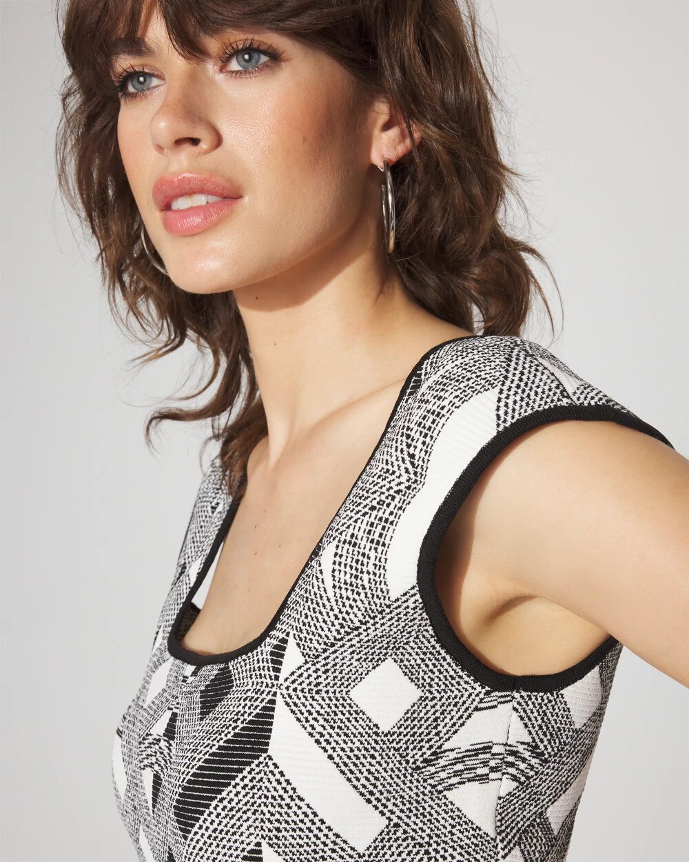 WHBM_WHBMFORME20BW20Cap20Slv20Tank_570394041_IVO007071_OF_ALT202.jpeg