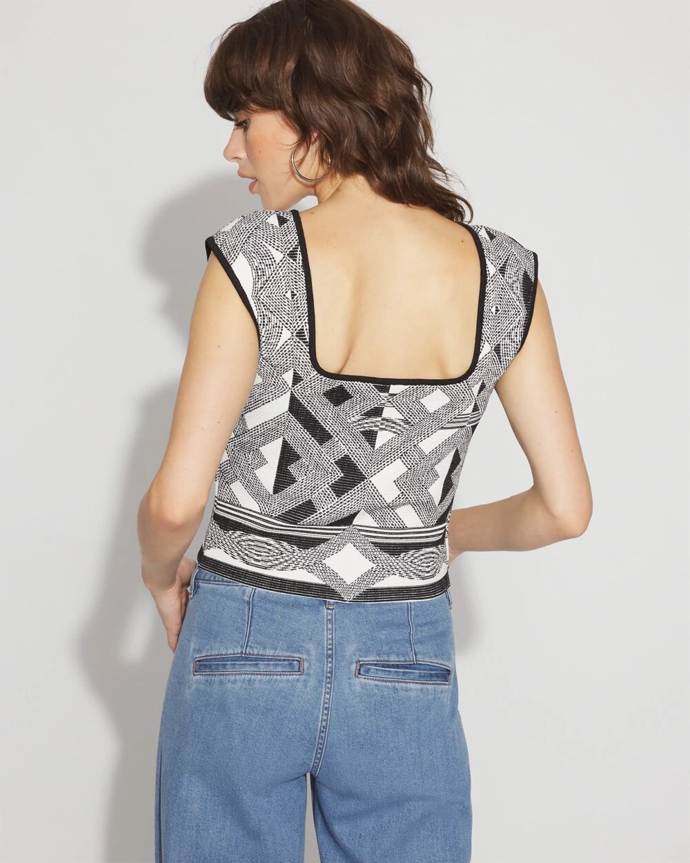 WHBM_WHBMFORME20BW20Cap20Slv20Tank_570394041_IVO007071_OF_ALT203.jpeg