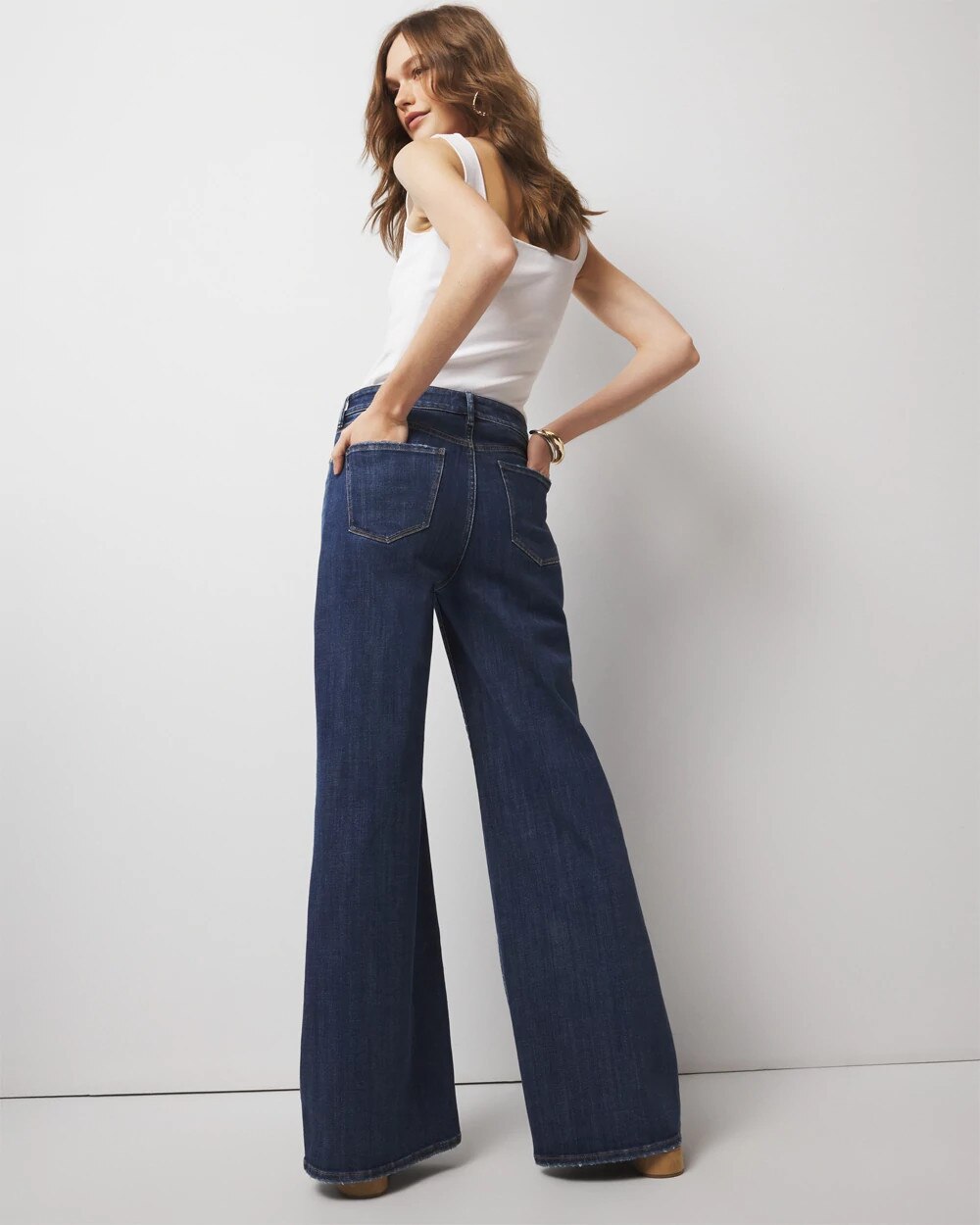 WHBM_Wide20Leg20520Pocket_570382182_BLU006653_OF_ALT201.jpeg