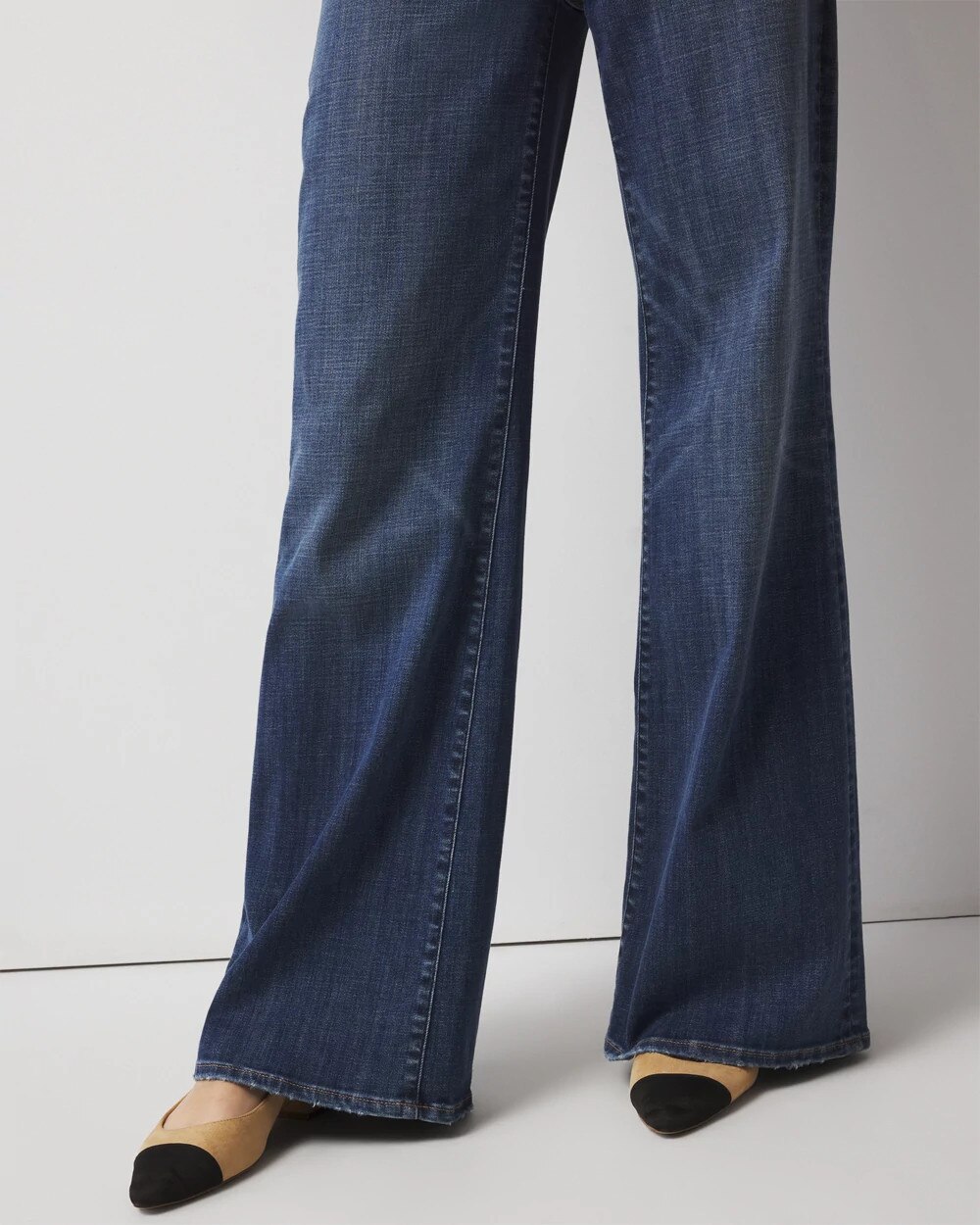 WHBM_Wide20Leg20520Pocket_570382683_BLU006653_OF_ALT202.jpeg